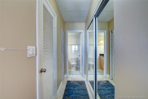 Condominio en alquiler en Hollywood, Florida, 1 dormitorio, 83.61 m2 № 2255965 - foto 12