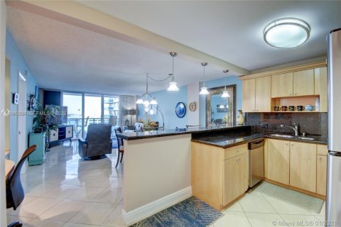 Condominio en alquiler en Hollywood, Florida, 1 dormitorio, 83.61 m2 № 2255965 - foto 13
