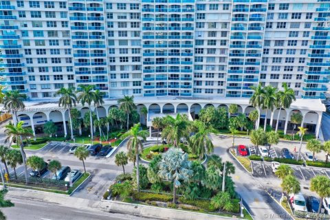 Condominio en alquiler en Hollywood, Florida, 1 dormitorio, 83.61 m2 № 2255965 - foto 5