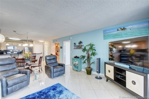 Condominio en alquiler en Hollywood, Florida, 1 dormitorio, 83.61 m2 № 2255965 - foto 24