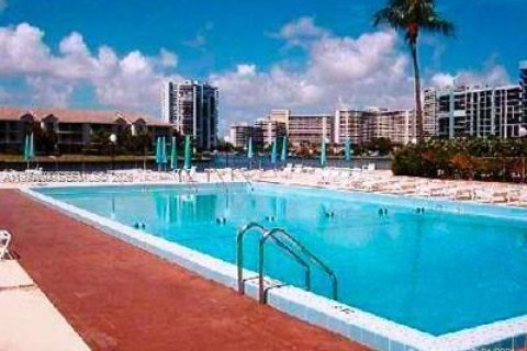 Condominio en alquiler en Hollywood, Florida, 1 dormitorio, 83.61 m2 № 2255965 - foto 27