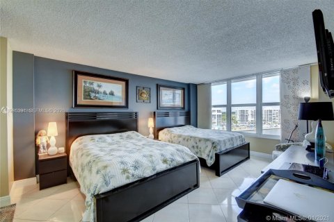 Condominio en alquiler en Hollywood, Florida, 1 dormitorio, 83.61 m2 № 2255965 - foto 3