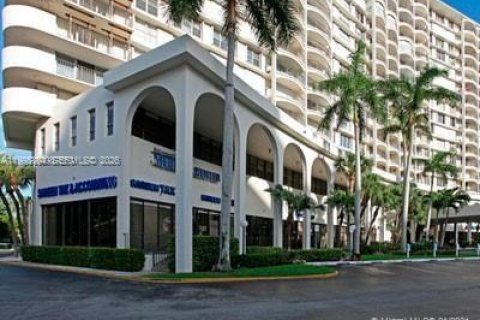 Condominio en alquiler en Hollywood, Florida, 1 dormitorio, 83.61 m2 № 2255965 - foto 4