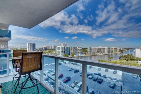 Condominio en alquiler en Hollywood, Florida, 1 dormitorio, 83.61 m2 № 2255965 - foto 28