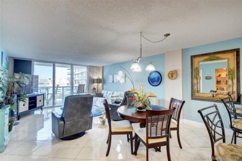 Condominio en alquiler en Hollywood, Florida, 1 dormitorio, 83.61 m2 № 2255965 - foto 17