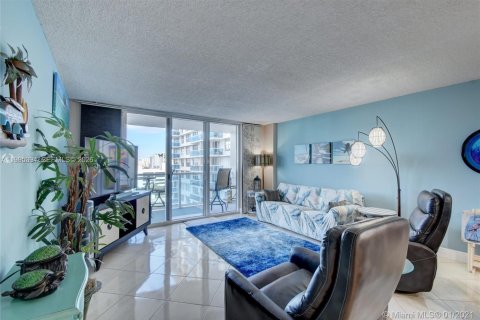 Condominio en alquiler en Hollywood, Florida, 1 dormitorio, 83.61 m2 № 2255965 - foto 22