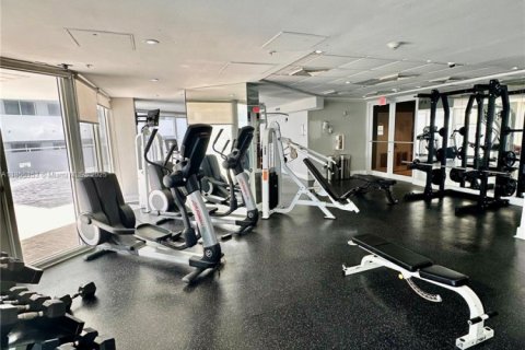 Condo in Miami Beach, Florida, 2 bedrooms № 2244333 - photo 25