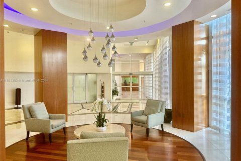 Condo in Miami Beach, Florida, 2 bedrooms № 2244333 - photo 18
