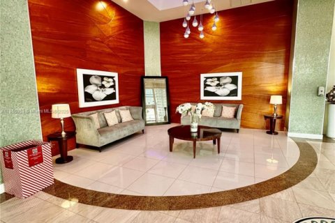 Condo in Miami Beach, Florida, 2 bedrooms № 2244333 - photo 20
