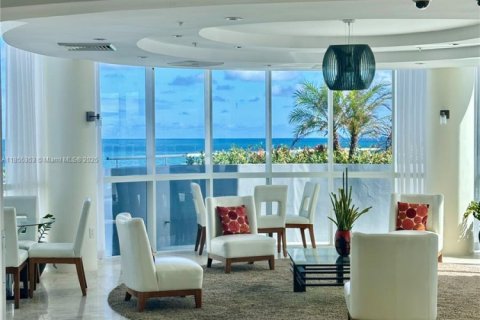 Condo in Miami Beach, Florida, 2 bedrooms № 2244333 - photo 22