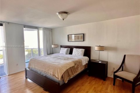 Condo in Miami Beach, Florida, 2 bedrooms № 2244333 - photo 8