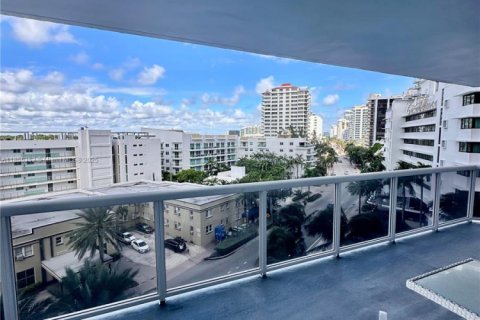 Condo in Miami Beach, Florida, 2 bedrooms № 2244333 - photo 17