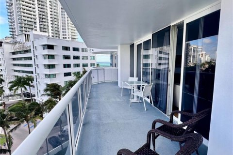 Condo in Miami Beach, Florida, 2 bedrooms № 2244333 - photo 15