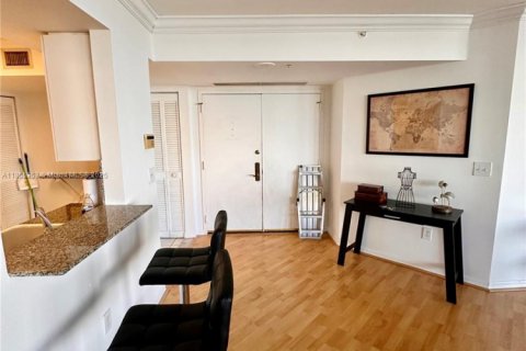 Condo in Miami Beach, Florida, 2 bedrooms № 2244333 - photo 5