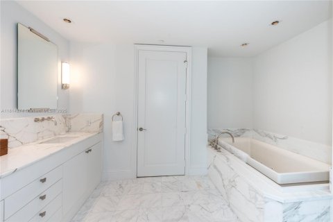 Copropriété à louer à Bal Harbour, Floride: 2 chambres, 186.64 m2 № 1962785 - photo 10