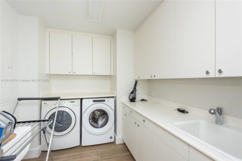 Copropriété à louer à Bal Harbour, Floride: 2 chambres, 186.64 m2 № 1962785 - photo 16