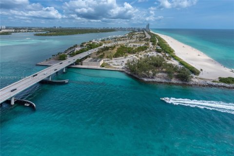 Copropriété à louer à Bal Harbour, Floride: 2 chambres, 186.64 m2 № 1962785 - photo 19