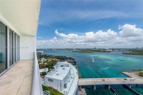 Copropriété à louer à Bal Harbour, Floride: 2 chambres, 186.64 m2 № 1962785 - photo 18