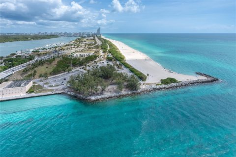 Copropriété à louer à Bal Harbour, Floride: 2 chambres, 186.64 m2 № 1962785 - photo 23