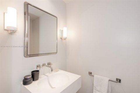 Copropriété à louer à Bal Harbour, Floride: 2 chambres, 186.64 m2 № 1962785 - photo 17