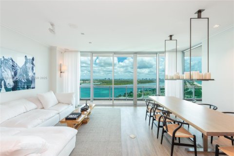 Copropriété à louer à Bal Harbour, Floride: 2 chambres, 186.64 m2 № 1962785 - photo 1