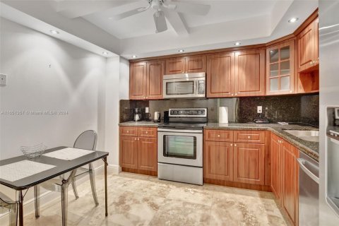Copropriété à vendre à Bal Harbour, Floride: 2 chambres, 128.95 m2 № 2035361 - photo 13