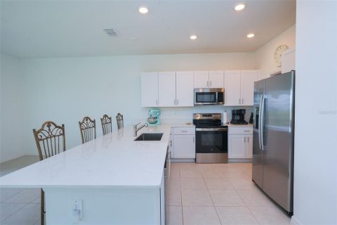 Townhouse in San Antonio, Florida 3 bedrooms, 167.32 sq.m. № 2110166 - photo 20