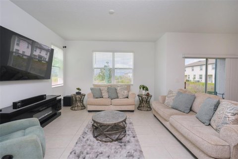 Townhouse in San Antonio, Florida 3 bedrooms, 167.32 sq.m. № 2110166 - photo 11