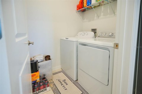 Townhouse in San Antonio, Florida 3 bedrooms, 167.32 sq.m. № 2110166 - photo 22
