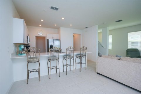 Townhouse in San Antonio, Florida 3 bedrooms, 167.32 sq.m. № 2110166 - photo 17