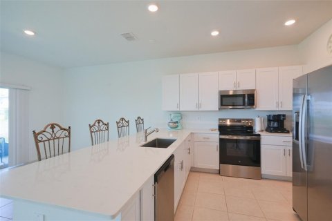 Townhouse in San Antonio, Florida 3 bedrooms, 167.32 sq.m. № 2110166 - photo 25