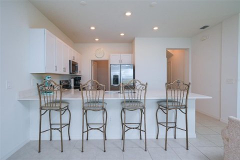 Townhouse in San Antonio, Florida 3 bedrooms, 167.32 sq.m. № 2110166 - photo 18