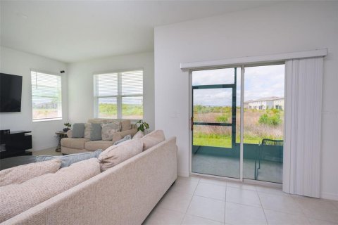 Townhouse in San Antonio, Florida 3 bedrooms, 167.32 sq.m. № 2110166 - photo 14