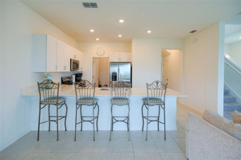Townhouse in San Antonio, Florida 3 bedrooms, 167.32 sq.m. № 2110166 - photo 8