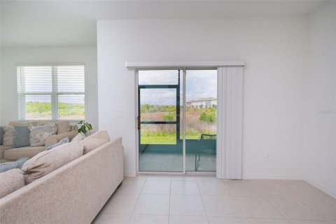 Townhouse in San Antonio, Florida 3 bedrooms, 167.32 sq.m. № 2110166 - photo 15