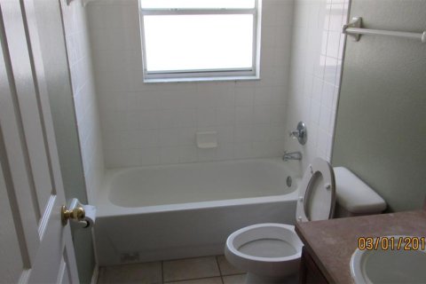 Casa en alquiler en Kissimmee, Florida, 3 dormitorios, 142.7 m2 № 1835364 - foto 7