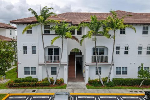 Copropriété à louer à Doral, Floride: 3 chambres, 126.72 m2 № 2003293 - photo 2