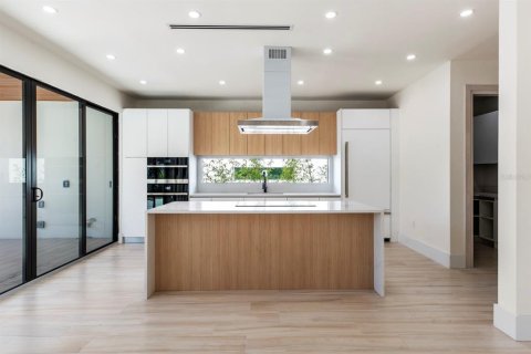 Casa en venta en Sarasota, Florida, 4 dormitorios, 279.17 m2 № 1190132 - foto 2