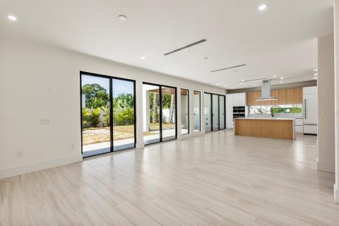 Casa en venta en Sarasota, Florida, 4 dormitorios, 279.17 m2 № 1190132 - foto 9