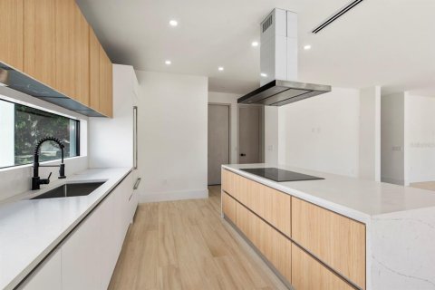 Casa en venta en Sarasota, Florida, 4 dormitorios, 279.17 m2 № 1190132 - foto 4