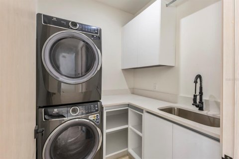 Casa en venta en Sarasota, Florida, 4 dormitorios, 279.17 m2 № 1190132 - foto 6