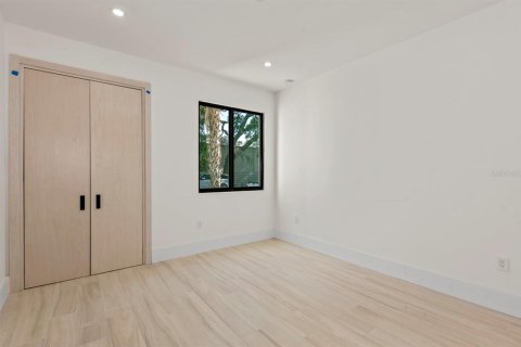 Casa en venta en Sarasota, Florida, 4 dormitorios, 279.17 m2 № 1190132 - foto 11