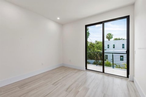 Casa en venta en Sarasota, Florida, 4 dormitorios, 279.17 m2 № 1190132 - foto 25