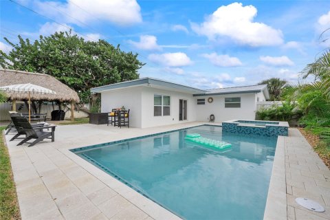 House in Oakland Park, Florida 3 bedrooms, 136.85 sq.m. № 1141286 - photo 1