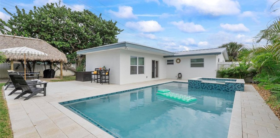 House in Oakland Park, Florida 3 bedrooms, 136.85 sq.m. № 1141286