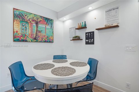 Villa ou maison à vendre à Hollywood, Floride: 3 chambres, 140 m2 № 1962991 - photo 6