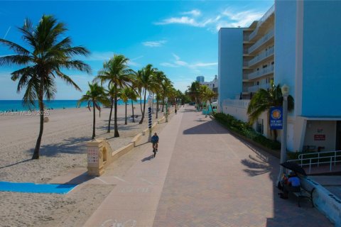 Villa ou maison à vendre à Hollywood, Floride: 3 chambres, 140 m2 № 1962991 - photo 23