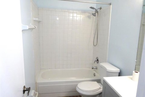 Condo in Orlando, Florida, 2 bedrooms  № 1785059 - photo 6