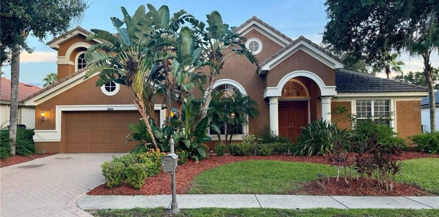 House in Trinity, Florida 4 bedrooms, 355.63 sq.m. № 1869619
