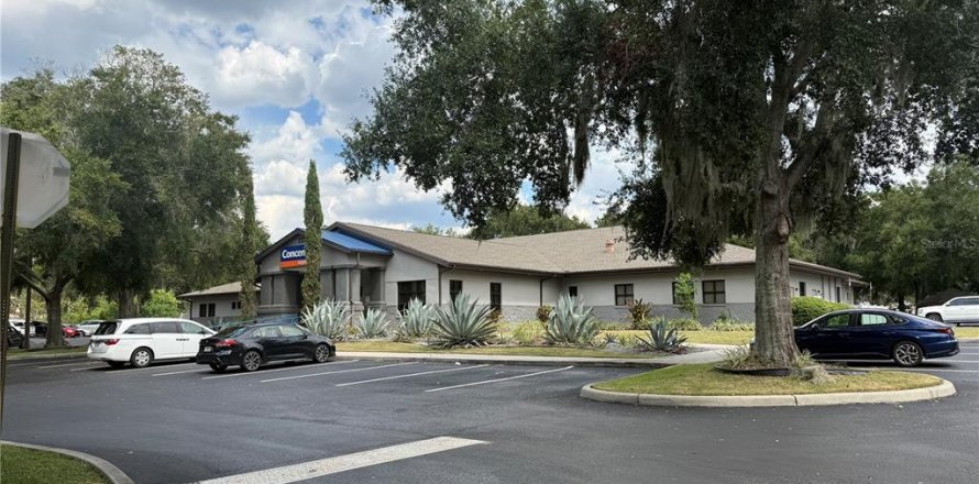 Commercial property in Ocala, Florida № 2394242